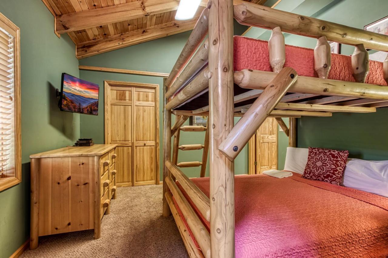Mountain Lake Lodge, Hot Tub, Theater Room, 1089 Free Tickets Each Paid Day, Dollywood And More Sevierville Exterior photo