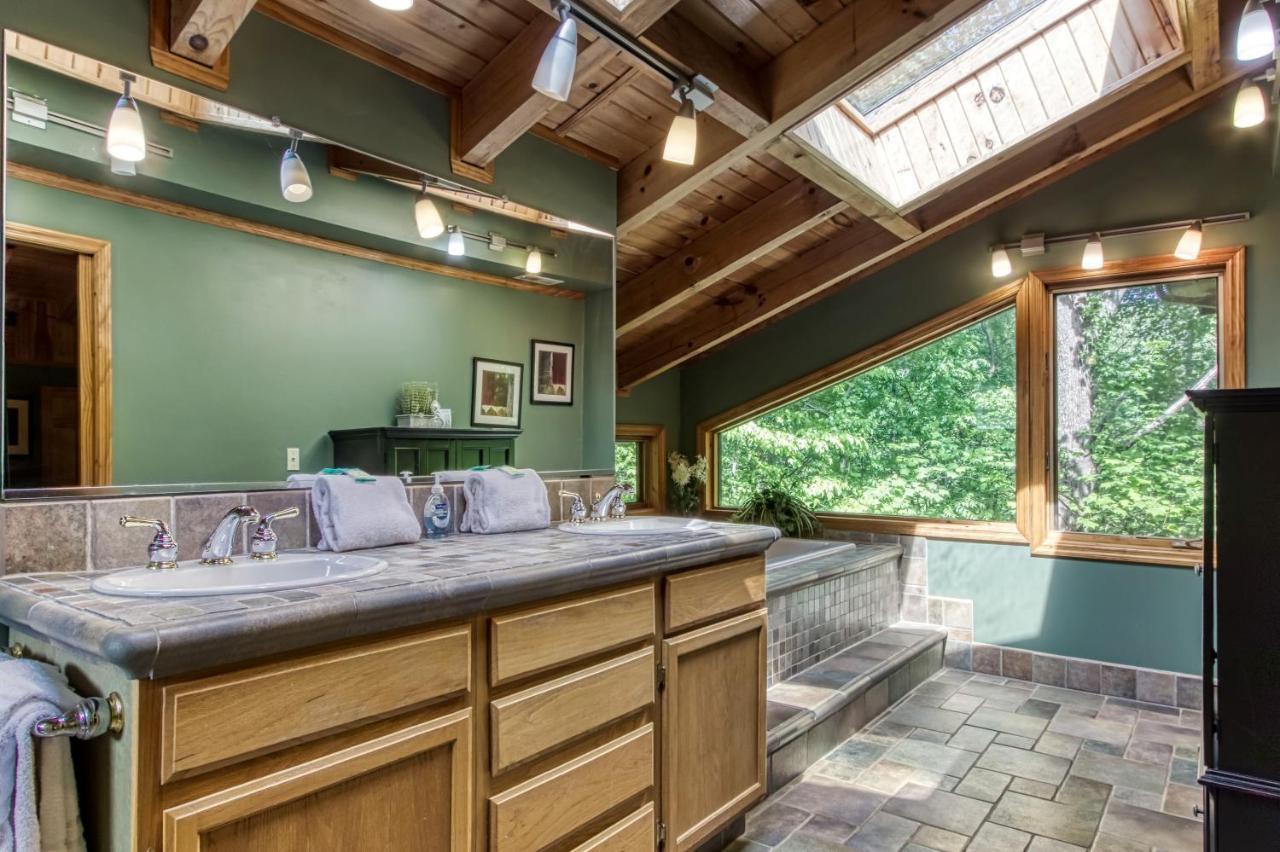 Mountain Lake Lodge, Hot Tub, Theater Room, 1089 Free Tickets Each Paid Day, Dollywood And More Sevierville Exterior photo