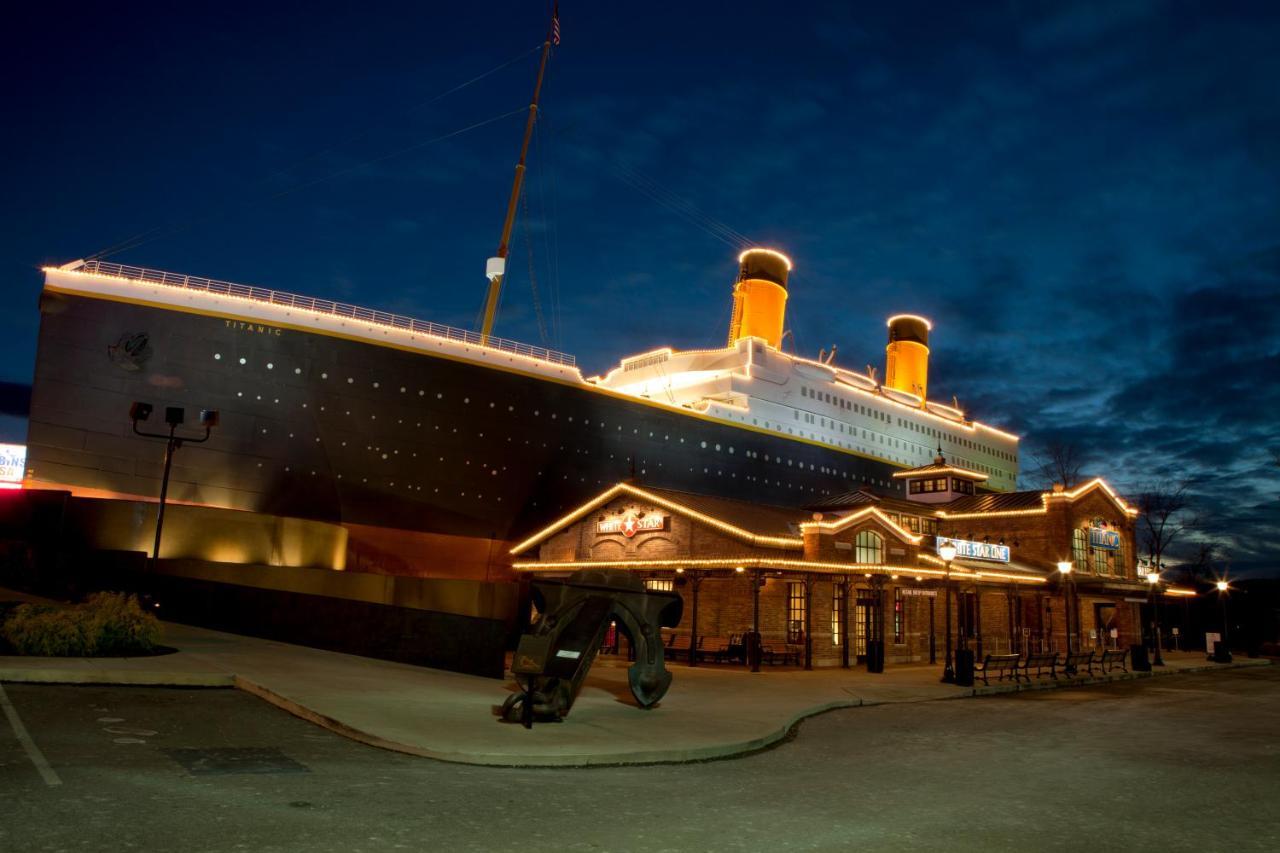 Mountain Lake Lodge, Hot Tub, Theater Room, 1089 Free Tickets Each Paid Day, Dollywood And More Sevierville Exterior photo